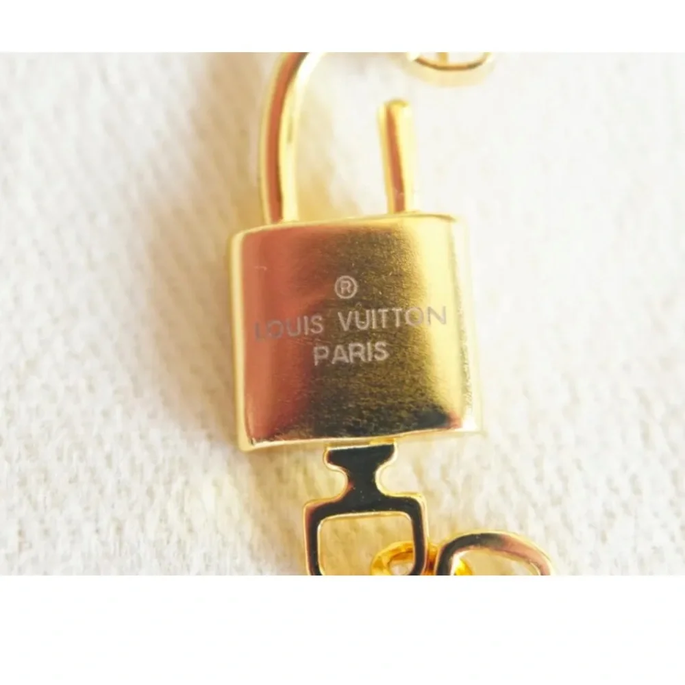 Beautiful authentic LV earrings - Picture 11 of 16